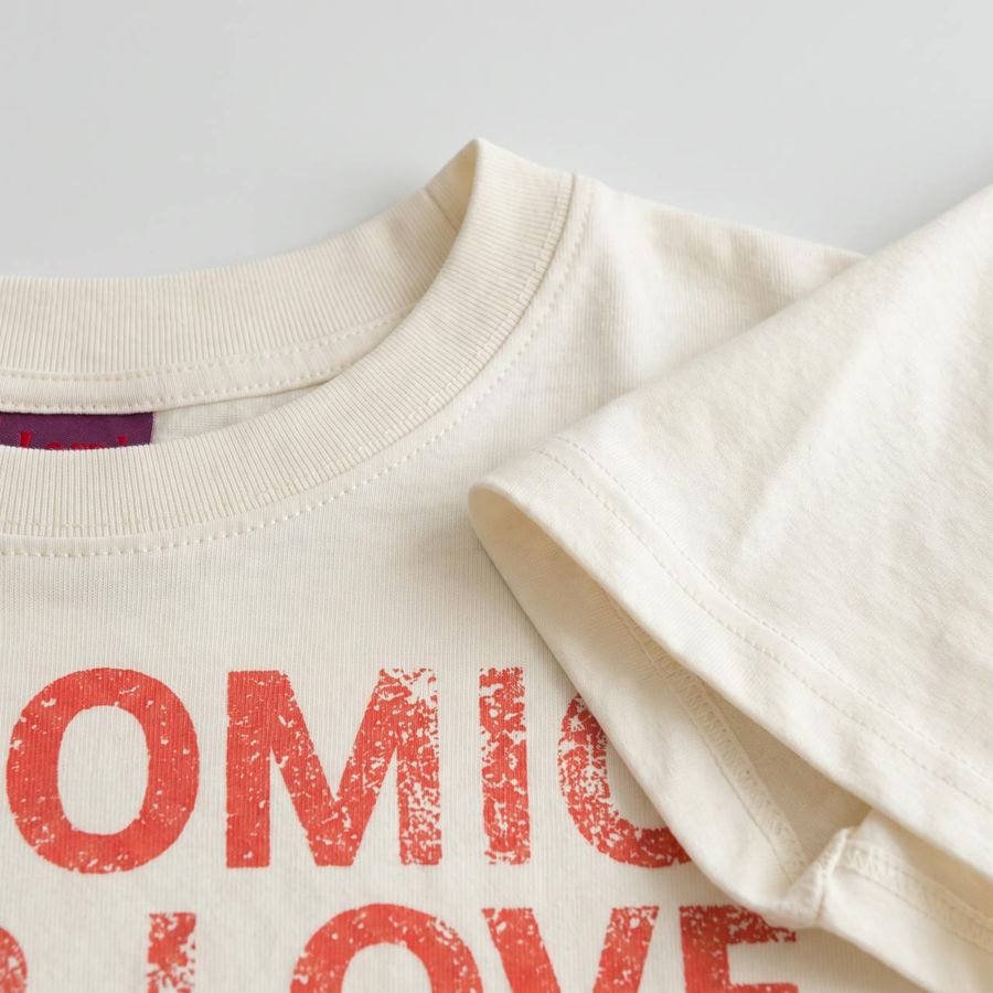 Eol T Shirt – Close-up: collar, cuff, hem