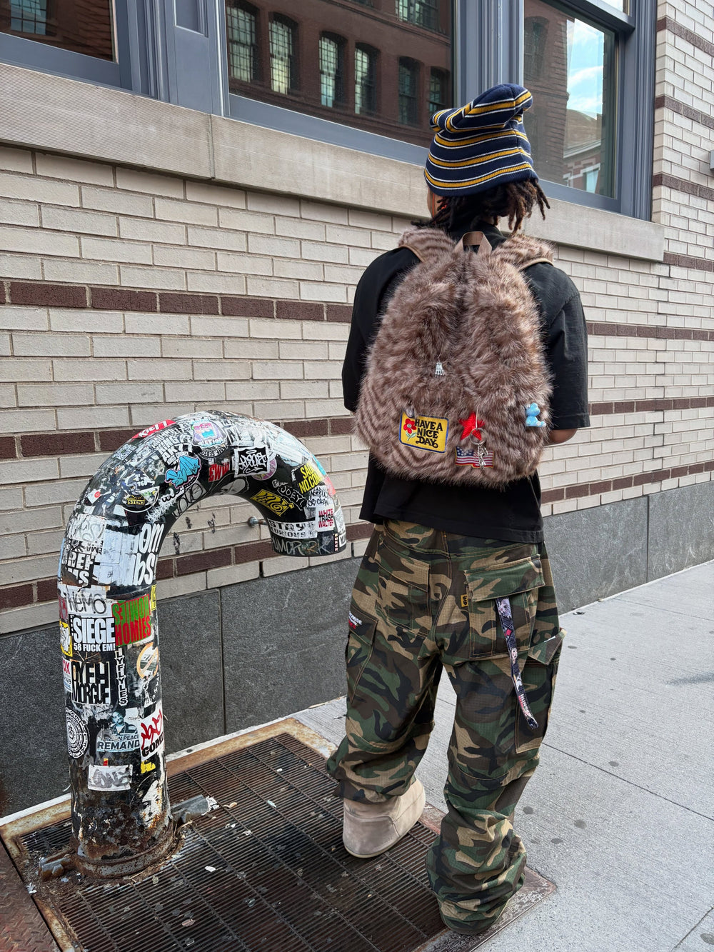 @whoslando_ styling THAT SO RAVEN FUR BAG
