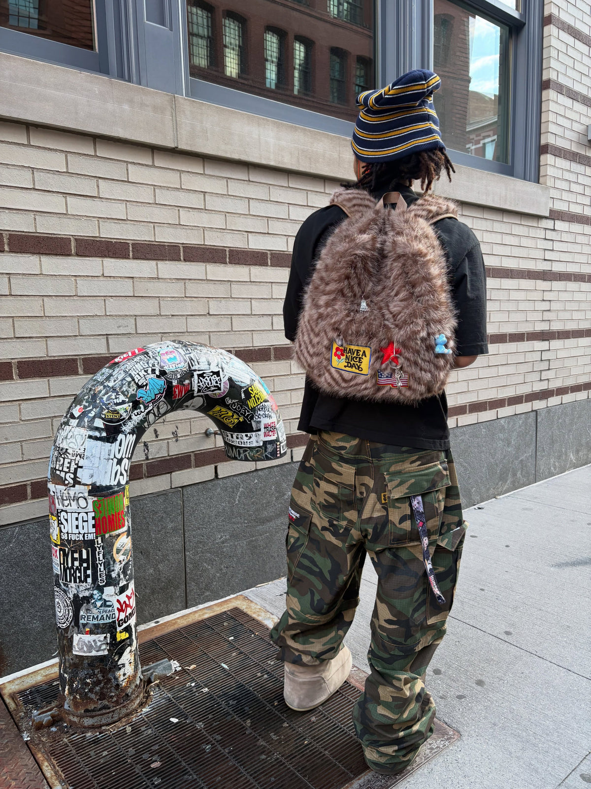 @whoslando_ styling THAT SO RAVEN FUR BAG
