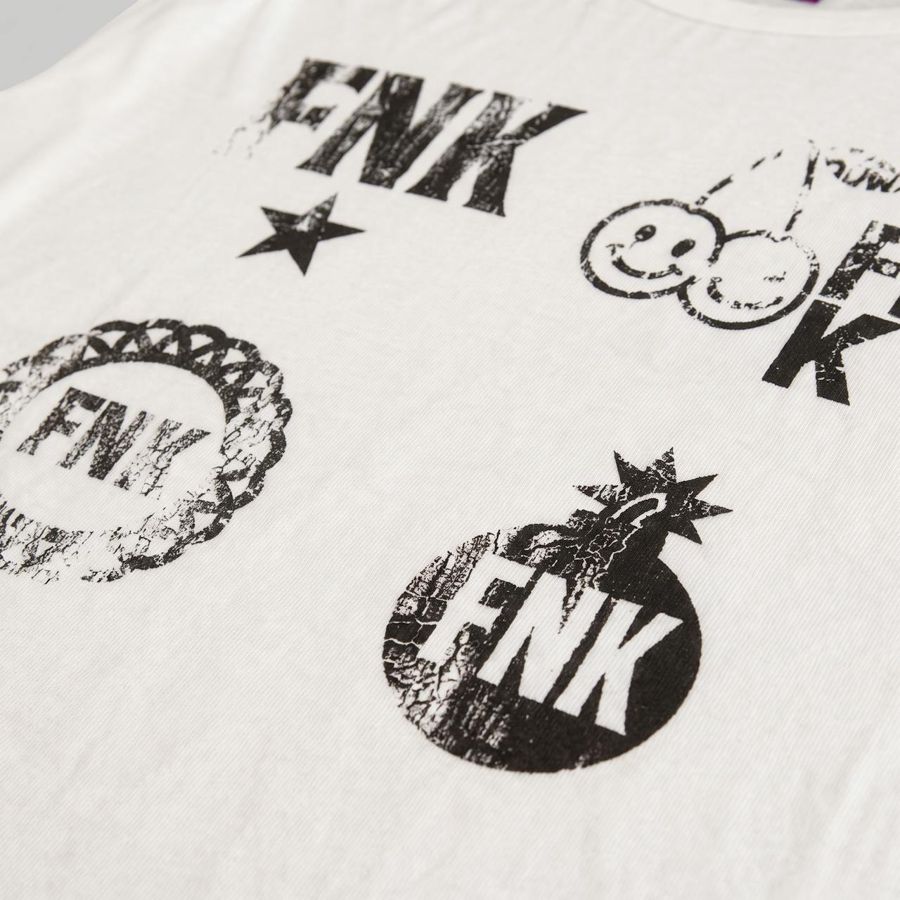Insignia Longsleeve T Shirt – Close-up: print / fabric
