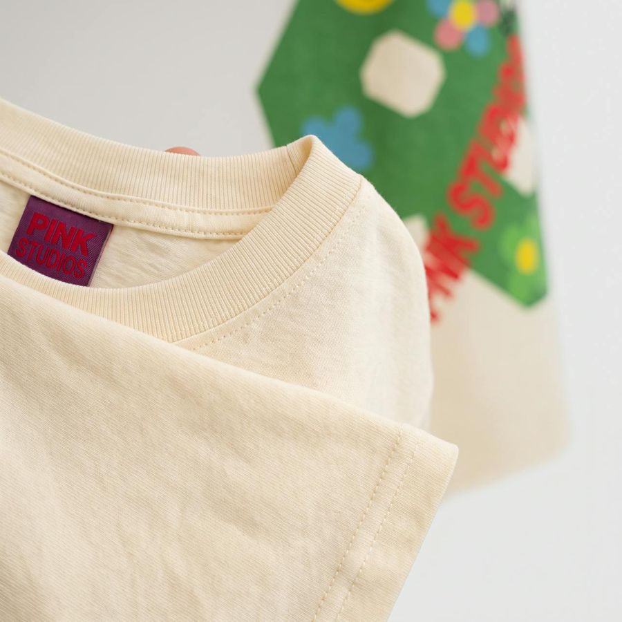 Kobe Monogram T Shirt – Close-up: collar, cuff, hem