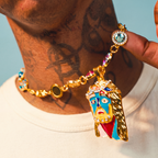 Lucky Charm Mona Lisa gold-tone chain – multicolor stone and clasp detail